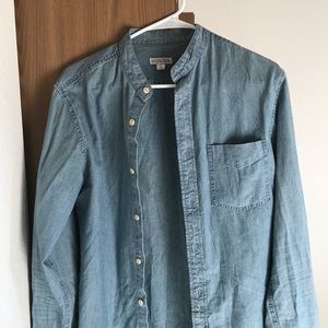 This is a a soft small sized long sleeve shirt.